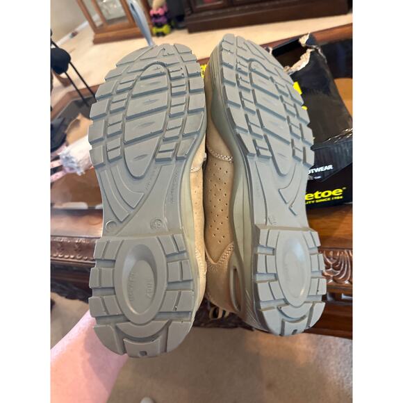 Men’s Safetoe Steel Toe Safety Shoe. Size 12. NWB!!